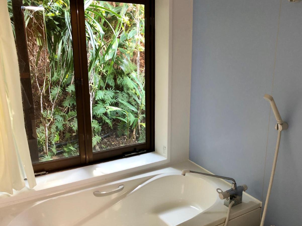 Sea Breeze Villa Onna Bagian luar foto